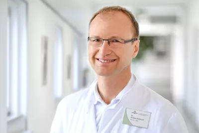 Dr. Enrique Kuhlmann